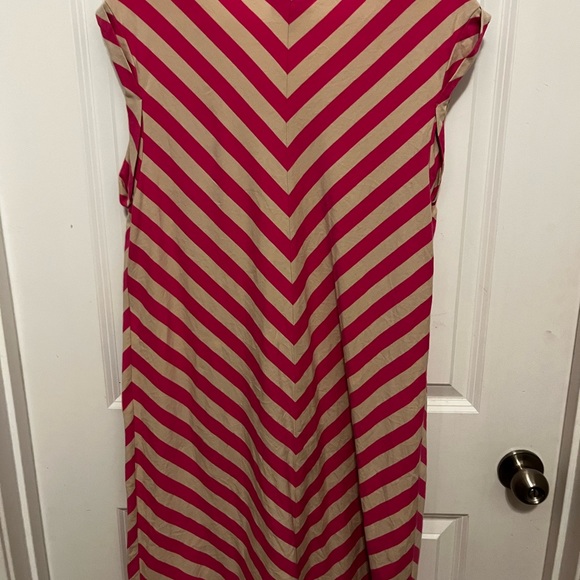 Loft dress in Pink Gently used- Pink- Large - Picture 9 of 10